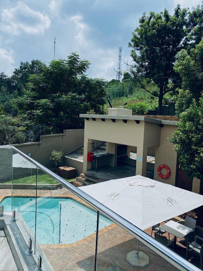 Rnb Guesthouse Roodepoort Bagian luar foto
