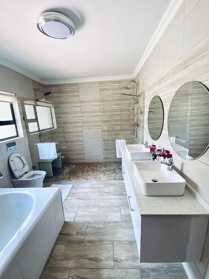 Rnb Guesthouse Roodepoort Bagian luar foto