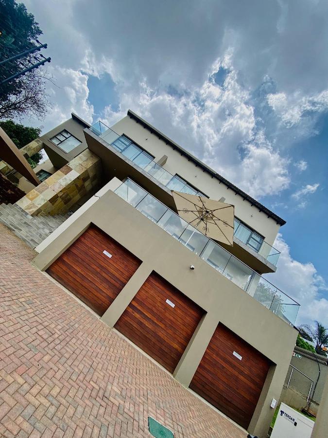 Rnb Guesthouse Roodepoort Bagian luar foto