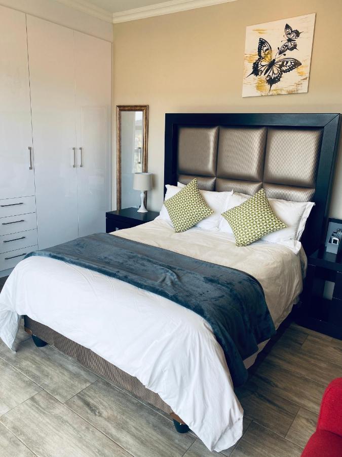 Rnb Guesthouse Roodepoort Bagian luar foto