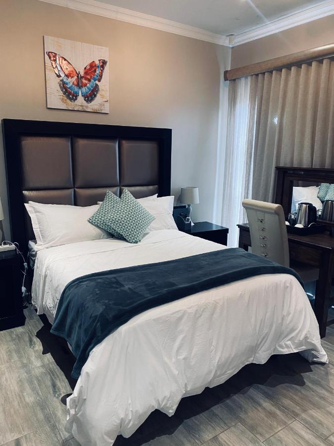 Rnb Guesthouse Roodepoort Bagian luar foto